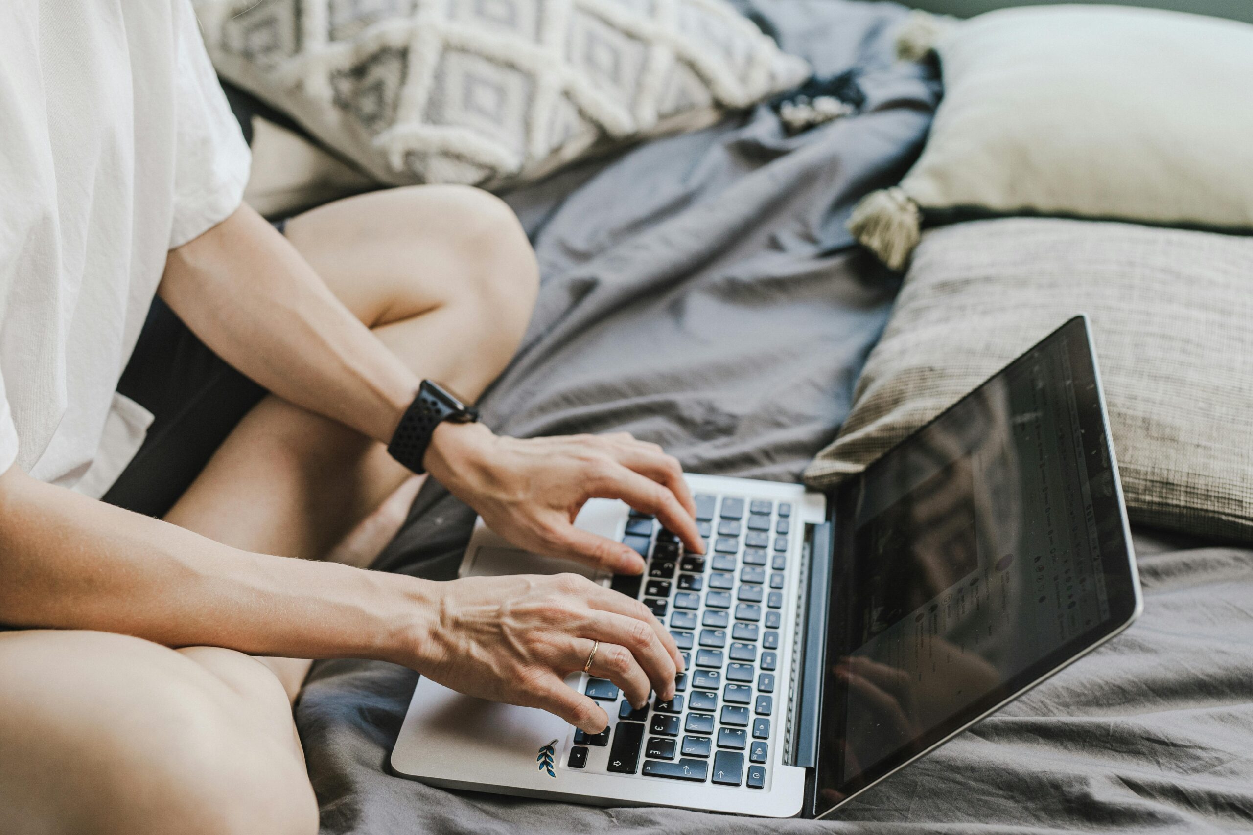 Mencari Pekerjaan Freelance Online : Tips Mendapatkan Pekerjaan dengan Aman